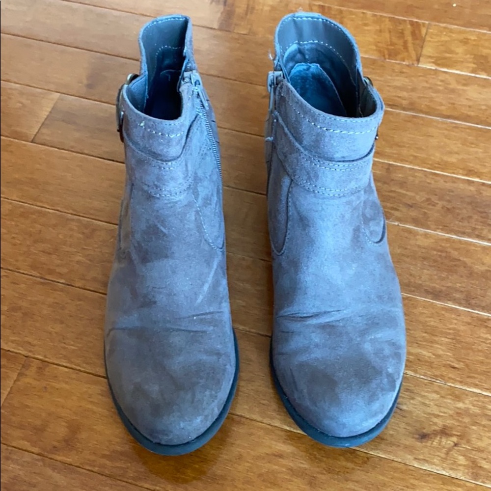 UNISA faux suede brown booties